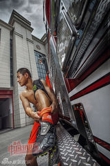 组图：世界杯掀足球热 消防员足球大片魅力四射