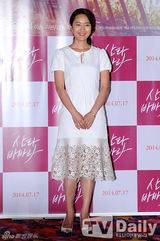 组图：韩星尹珍瑞镂空白裙优雅亮相试映会