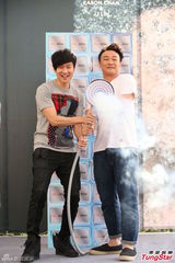 组图：林俊杰助阵陈奕迅新专辑 现场玩鸳鸯戏水