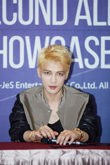 独家：JYJ热力发片 金在中金发耀眼金俊秀红发鬼魅