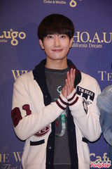 组图：周觅Amber宋茜同台卖萌放电 人气高涨