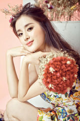 组图：郑媛元轻熟风写真 时尚俏皮宛若凡间精灵