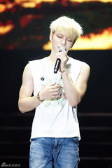 组图：JYJ三兄弟台湾开唱 全场合唱《十年》