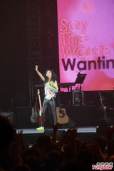 组图：曲婉婷香港开唱 否认是窦靖童音乐老师