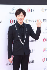 独家高清：又是一年百想红毯 众星云集争奇斗艳