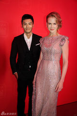 组图：顾又铭帅气亮相上影节开幕红毯获妮可赞