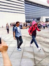 组图：文章低调筹划复出 与谢霆锋自拍心情好