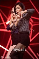 组图：f(x)首秀新歌 海盗造型冷艳性感