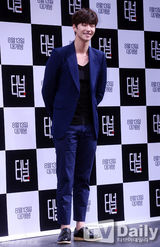 组图：韩星郑柔美出席发布会 迷你裙秀美腿