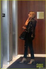 组图：卡戴珊变金发女郎 老公韦斯特称爱到不行