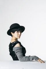 组图：海清短发大片 变时尚潮妞显独特气质