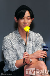 组图：《好朋友》池城朱智勋等与粉丝温馨互动