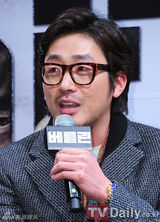 组图：韩星全智贤帅气出席新片《柏林》试映会