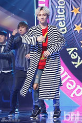 组图：韩团2NE1《M countdown》打榜拿第一