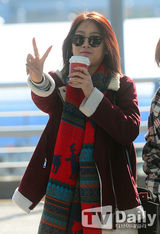 组图：宋智孝成宥利韩智慧便装现身机场赴香港