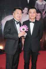 组图：金像奖红毯星光灿烂 众星持小新齐卖萌