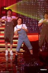 幻灯图：任贤齐录制《荃加福禄寿》 王祖蓝扮女生