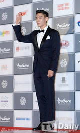组图：群星闪耀第18届釜山国际电影节红地毯
