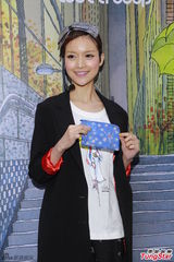 组图：叶熙祺现身铜锣湾 自曝收郭富城祝福短信