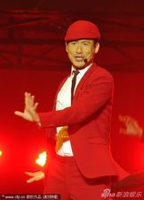 组图：张学友杭州个唱火爆 与舒淇热吻画面引尖叫