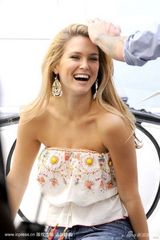 幻灯图集：莱奥纳多女友巴尔-莱法利清凉广告写真