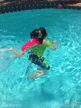 组图：高晓松全家美国度假 娇妻爱女比基尼出镜