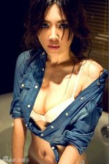 高清图：于小磊惹火写真 性感出镜展S曲线