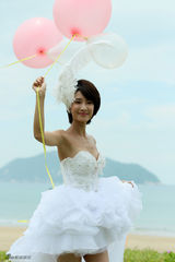 组图：《求爱嫁期》马晓灿抹胸婚纱性感献激吻