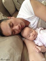 组图：黄觉乐当怪咖奶爸 儿子帅气女儿萌趣