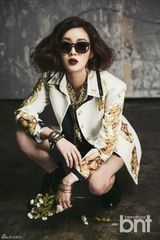 组图：韩星姜素拉拍写真 演绎清新冷艳魅惑