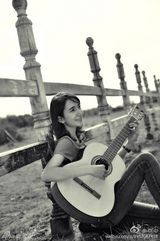 组图：新疆反恐前线美女特警走红 被赞美得冒泡