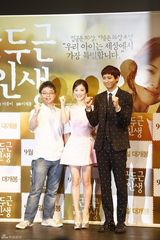 组图：宋慧乔粉嫩宣传新片 短裙落座险走光