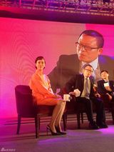 组图：海清红衣亮相活动 短发时尚感十足