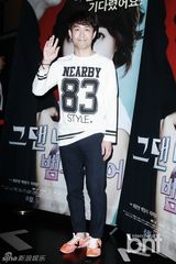 组图：《吸血鬼》试映 崔允英等宣传新作