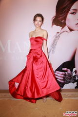 组图：文咏珊高价转会 前老板黎明拍短片祝贺