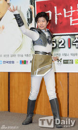 组图：韩男团BOYFRIEND赵光旻出演儿童剧