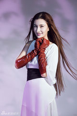 组图：张虹一魅惑写真 天使与魔鬼的双面结合