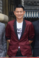 组图：冯小刚电影公社开街 众明星到场助阵