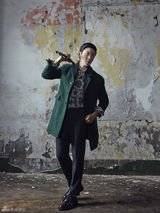 组图：陆毅杂志大片曝光 复古色彩造型百变