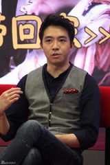 组图：俞灏明潘时七亮相《把爱带回家》首播礼