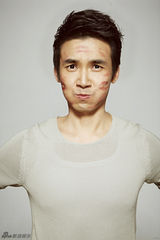 组图：张铎写真展男人多面 时而绅士时而搞怪