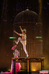 薛凯琪透视装激吻黄伟文 避谈房祖名把妹闯祸