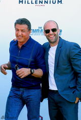 组图：《敢死队3》劲爆亮相 坦克开进戛纳大道