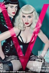 组图：麦当娜被水果姐拽头发 双姝合体登封面