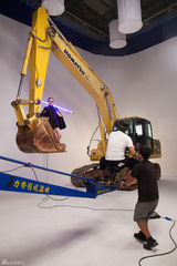 组图：安心亚《女孩站出来！》MV出动大型吊臂