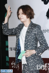 组图：金泰熙等捧场宋承宪新片 希澈咬票四次元