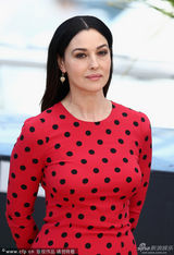 组图：贝鲁奇亮相《奇迹》发布 女神眼袋深显老