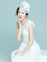 组图：林芮西时尚杂志写真 显典雅女神范