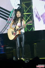 组图：曲婉婷香港开唱 否认是窦靖童音乐老师