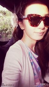 组图：度假好开森！Hebe晒素颜照变身森女系